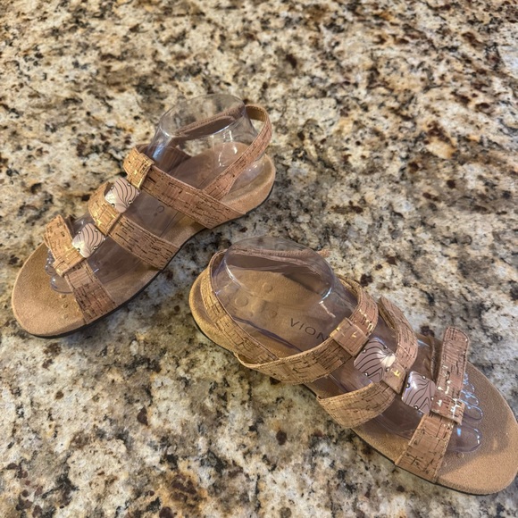Vionic Tan Sandals - Picture 2 of 6